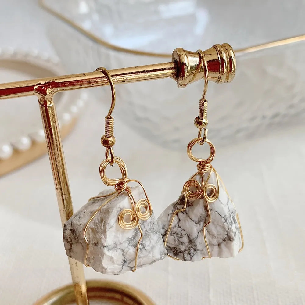 Natural Crystal Earrings for Women Raw Stone Green Quartz Pendulum Rubies Zoisite Lapis Sunstone Purple Crystal Drop Earring